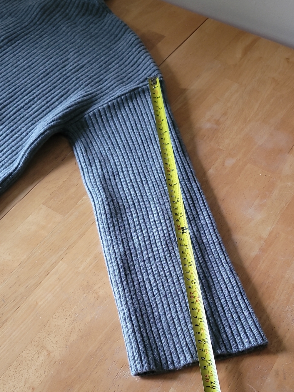 Reformation Fantino Cashmere Cardigan - Picture 9 of 11